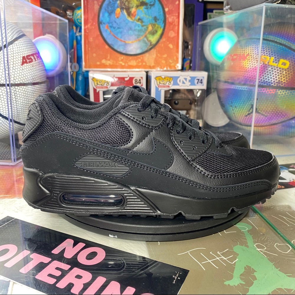 🆕 Nike Air Max 90 Recraft 'Triple Black' - Wmns 9